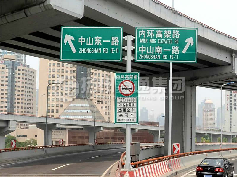 BZG-013，交通標(biāo)志桿，T型三懸臂交通標(biāo)志桿