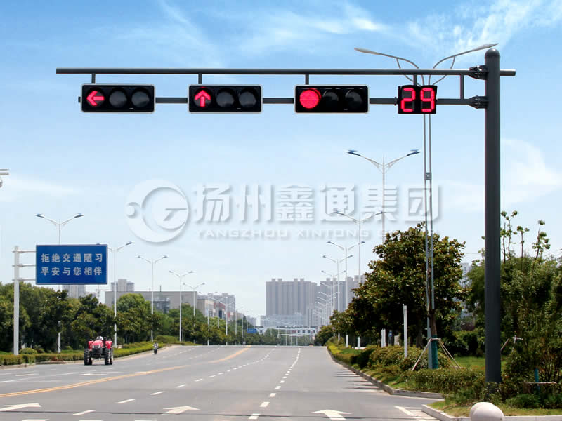 XHDG-002，F(xiàn)型懸臂信號(hào)燈桿