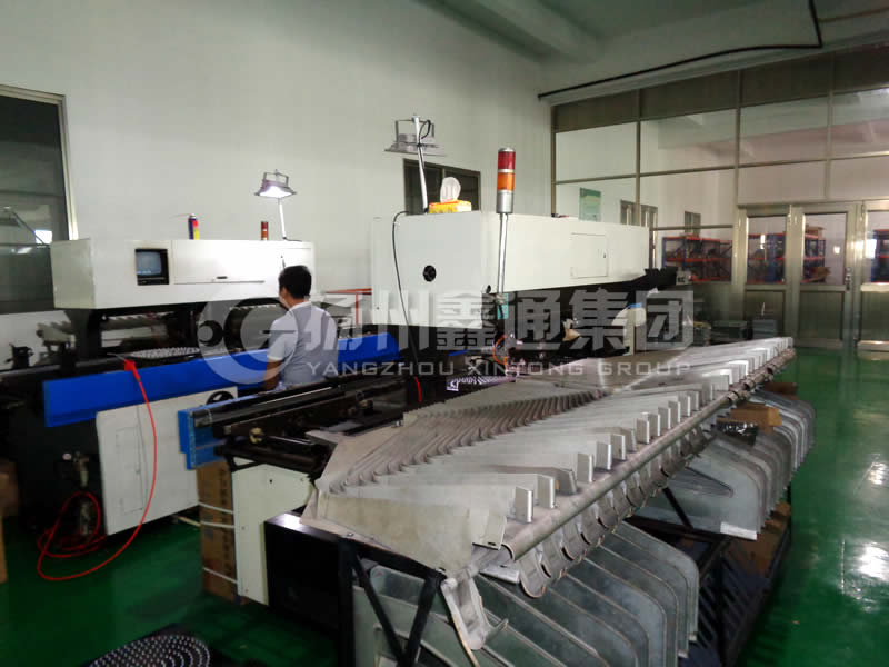 信號燈自動插件機(jī)