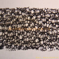 過濾海綿也稱網(wǎng)狀海綿，爆破海綿。聚氨酯過濾海綿由普通開孔軟泡高溫爆破開孔加工而成，爆破除掉了泡沫網(wǎng)絡(luò)之間原有的氣泡膜，得到了主體骨架網(wǎng)狀結(jié)構(gòu)。
過濾海綿的空隙率高達(dá)97%，具有優(yōu)異的透氣性、良好的柔軟性和較高的機(jī)械強(qiáng)度。
