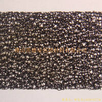 過濾海綿也稱網(wǎng)狀海綿，爆破海綿。聚氨酯過濾海綿由普通開孔軟泡高溫爆破開孔加工而成，爆破除掉了泡沫網(wǎng)絡(luò)之間原有的氣泡膜，得到了主體骨架網(wǎng)狀結(jié)構(gòu)。
過濾海綿的空隙率高達(dá)97%，具有優(yōu)異的透氣性、良好的柔軟性和較高的機(jī)械強(qiáng)度。
