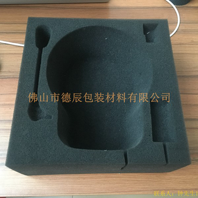 海綿內(nèi)托對(duì)各行各業(yè)產(chǎn)品起到絕緣、密封、防震、防塵、填充、隔音、固定，能夠保護(hù)包裝產(chǎn)品在運(yùn)輸過(guò)程中安然無(wú)恙，起到保護(hù)產(chǎn)品的一個(gè)作用，同時(shí)可以美化產(chǎn)品，提升產(chǎn)品檔次。